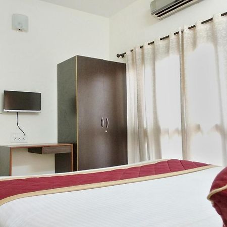 Super Oyo Capital O Premium Hotel Victoria Heights Near Sri Someshwara Swami Temple Бангалор Екстериор снимка