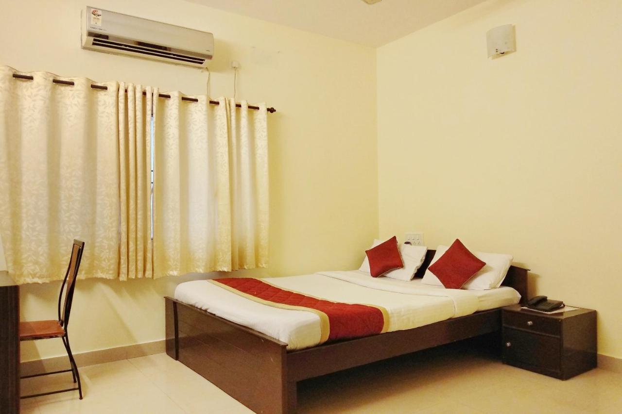 Super Oyo Capital O Premium Hotel Victoria Heights Near Sri Someshwara Swami Temple Бангалор Екстериор снимка