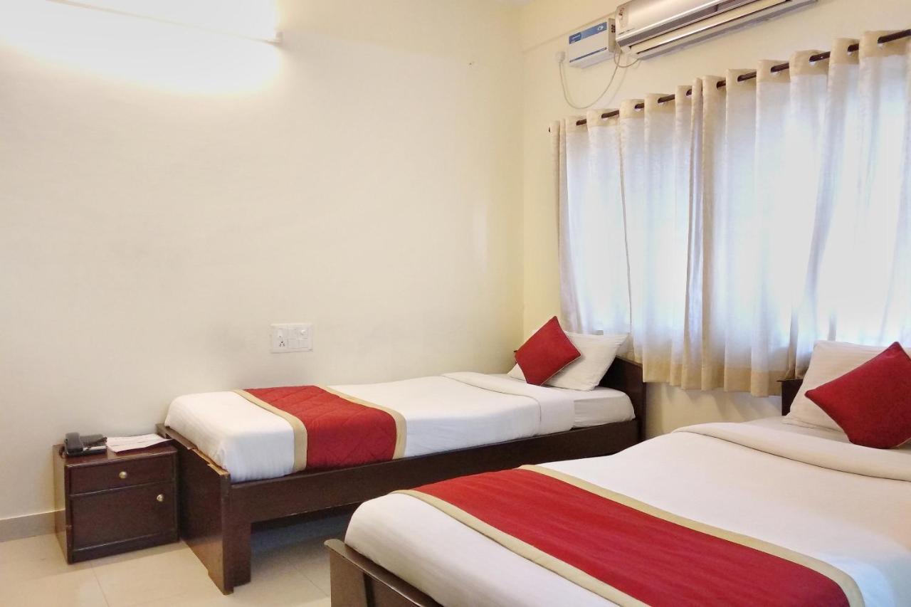 Super Oyo Capital O Premium Hotel Victoria Heights Near Sri Someshwara Swami Temple Бангалор Екстериор снимка