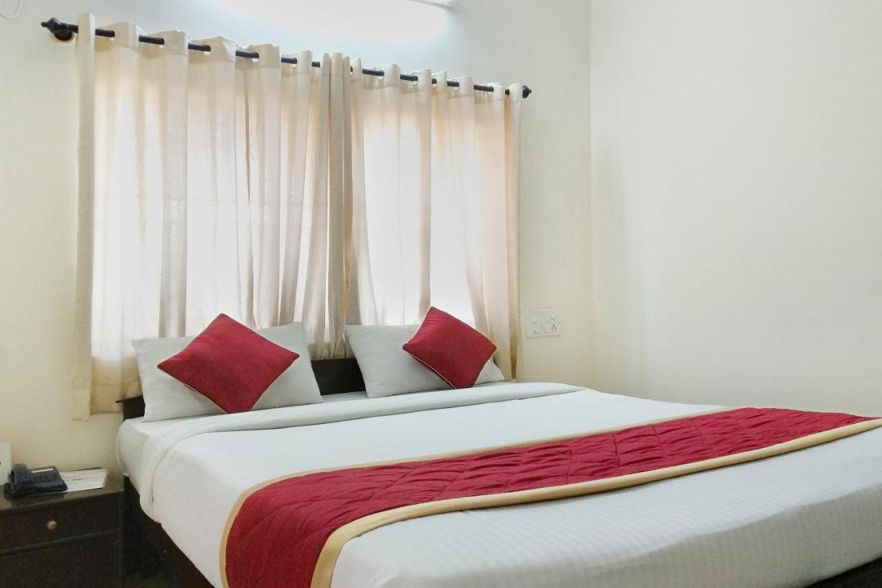 Super Oyo Capital O Premium Hotel Victoria Heights Near Sri Someshwara Swami Temple Бангалор Екстериор снимка