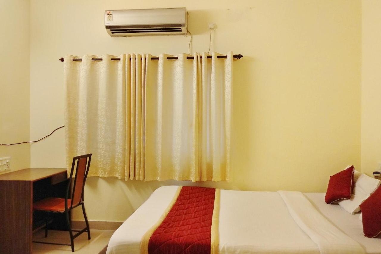 Super Oyo Capital O Premium Hotel Victoria Heights Near Sri Someshwara Swami Temple Бангалор Екстериор снимка