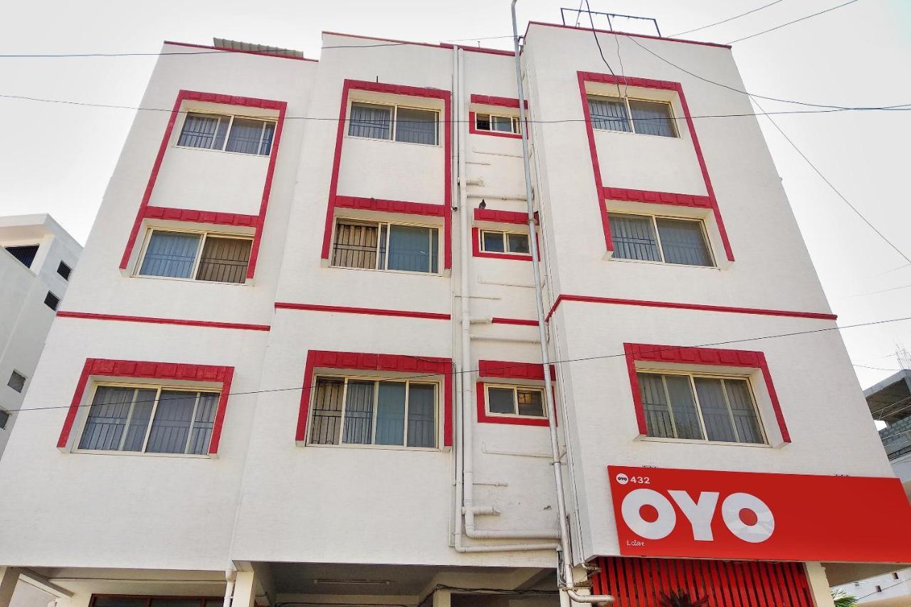 Super Oyo Capital O Premium Hotel Victoria Heights Near Sri Someshwara Swami Temple Бангалор Екстериор снимка