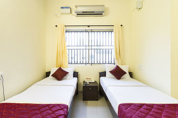 Super Oyo Capital O Premium Hotel Victoria Heights Near Sri Someshwara Swami Temple Бангалор Екстериор снимка