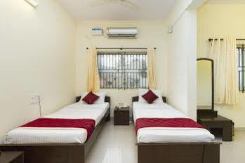 Super Oyo Capital O Premium Hotel Victoria Heights Near Sri Someshwara Swami Temple Бангалор Екстериор снимка